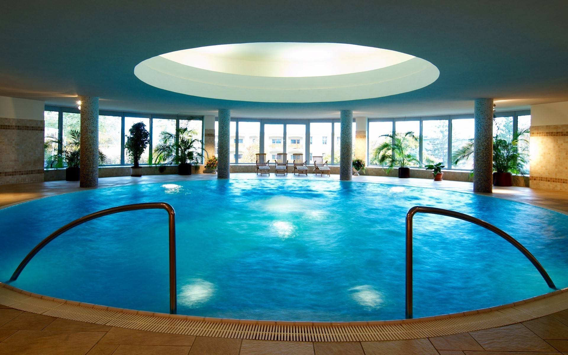 biggest-indoor-swimming-pool-world_518259